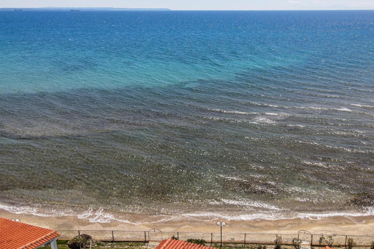 Apartment Next To The Sea Паралия-Дионисиу Экстерьер фото